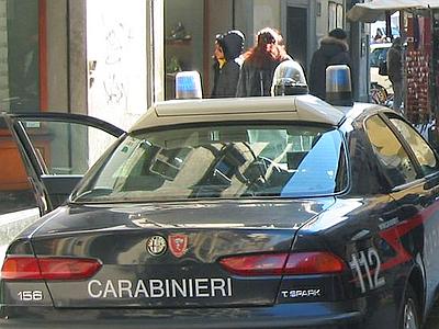 carabinieri4_auto_agente_giorno--400x300