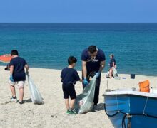 San Ferdinando: in 100 per ripulire la spiaggia insieme all’Associazione Plastic Free Onlus