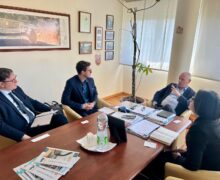 Rappresentanti dell’Ambasciata del Canada in Italia in visita al presidente dell’Autorità di Sistema portuale dei mari Tirreno meridionale e Ionio Andrea Agostinelli.