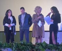 “Premio Cultura cinematografica Città di Polistena”, “Manco morto” di Emma Cecala vince la sezione ”corti regionali”, DS dell’“Einaudi-Alvaro” di Palmi consegna il premio