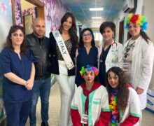 Polistena, Miss Mondo visita l’ospedale pediatrico